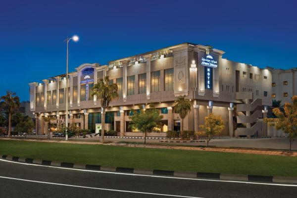 A la foto es mostra l'objecte Howard Johnson Dammam Hotel situat a la ciutat de Raḩīmah.