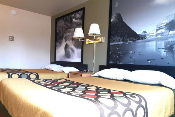 Super 8 by Wyndham Hamilton photo 5