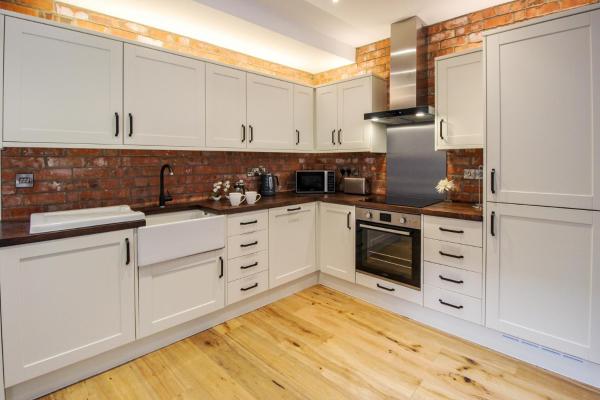 Foto 2: Spacious, Elegant City Centre Apartment with FREE WIFI