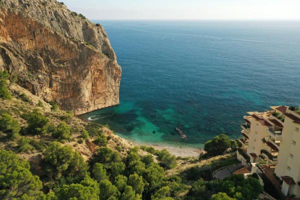 A la foto es mostra l'objecte Oasis Beach Mascarat situat a la ciutat de Altea.