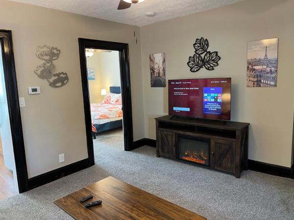 Billede 2: Hunter #1, Private One Bed near Xavier & Downtown