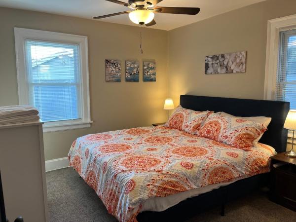 Billede 7: Hunter #1, Private One Bed near Xavier & Downtown