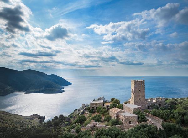 Na fotografii je vidět objekt Tainaron Blue Retreat nacházející se ve městě Marmárion.
