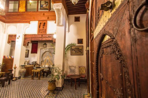 A la foto es mostra l'objecte Dar Labchara situat a la ciutat de Fes.