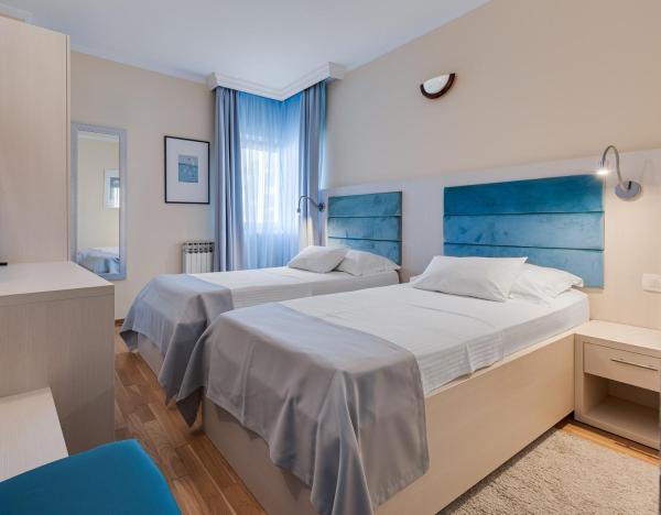 写真にはSmirić市にあるHotel Marinkoが写っています。