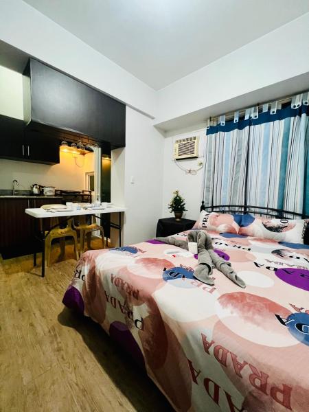 A la foto es mostra l'objecte At Home Condo With Free Pool Access situat a la ciutat de Manila.