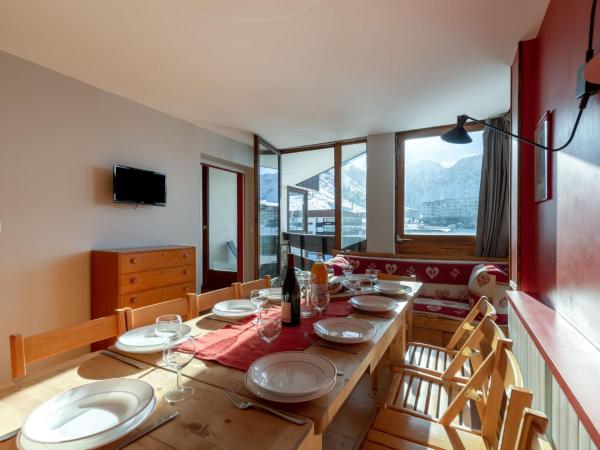 På billedet ses objektet Apartment Les Roches Rouges - Lavachet by Interhome beliggende i byen Tignes.