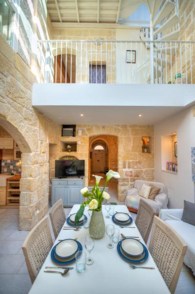 Casa Bartolo A Hidden Gem - Spacious Village Home Ebar1-1 - Malta