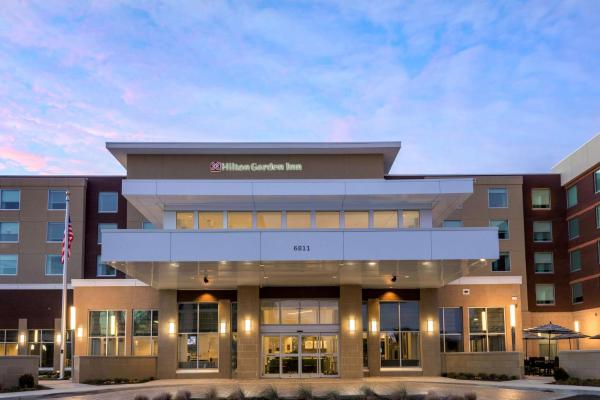 På billedet ses objektet Hilton Garden Inn Memphis East/Germantown, Tn beliggende i byen Memphis.