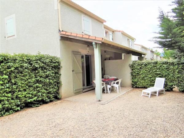 En la foto se muestra el objeto Maison duplex avec terrasse, piscine chauffée, 6 pers., Vallon-Pont-d'Arc. - FR-1-382-21 ubicado en la ciudad de Vallon-Pont-dʼArc.