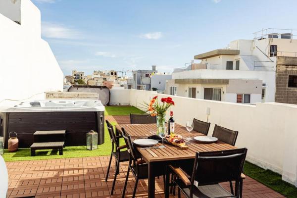 Luxury Designer Penthouse with Private Jacuzzi, Sliema