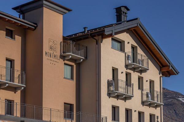 På billedet ses objektet Hotel Mon Émile beliggende i byen Aosta.