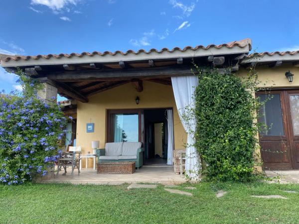A la foto es mostra l'objecte La casa di Camilla a Punta Molara situat a la ciutat de Monte Petrosu.