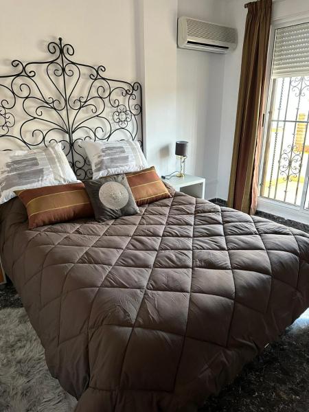 A la foto es mostra l'objecte Casa Emilio situat a la ciutat de Pulianas.
