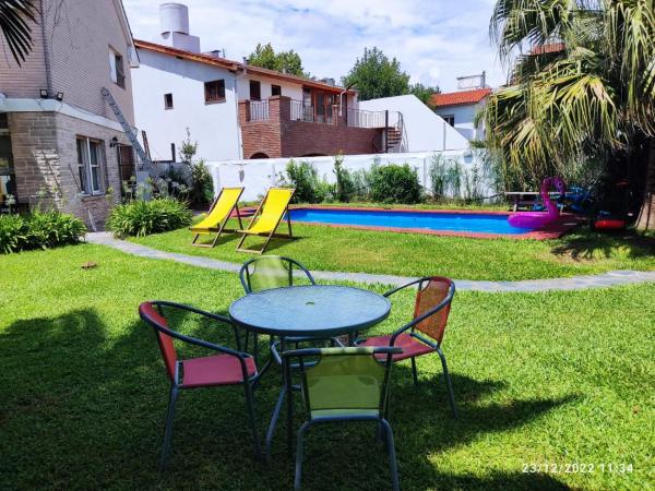 A la foto es mostra l'objecte hostel olivos situat a la ciutat de Olivos.