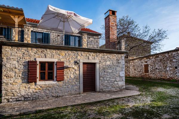 Na fotografii je vidět objekt Ferienhaus Kuca Marija - Traditionelles Steinhaus bei Zadar nacházející se ve městě Debeljak.