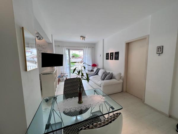 På billedet ses objektet Loft charmoso beliggende i byen Florianópolis.