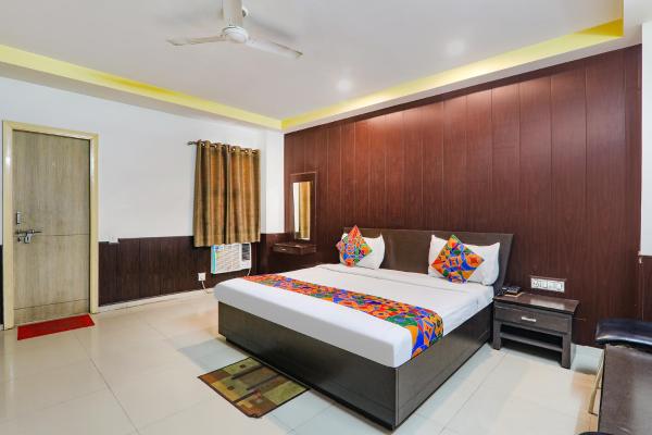På billedet ses objektet FabHotel PS International beliggende i byen Lucknow.