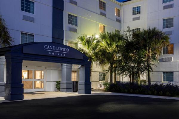 Na fotografii je vidět objekt Candlewood Suites - Bluffton-Hilton Head by IHG nacházející se ve městě Bluffton.
