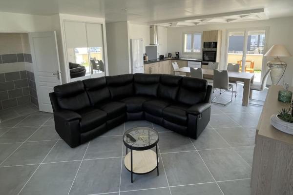 A la foto es mostra l'objecte Maison neuve proche de la mer situat a la ciutat de Créances.