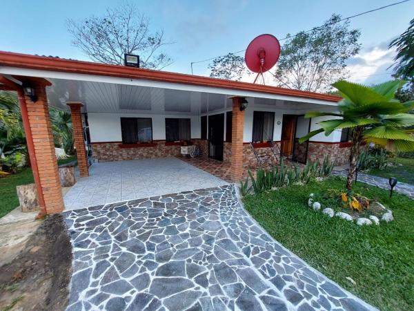 En la foto se muestra el objeto Private Mountain House With a Pool ubicado en la ciudad de Orotina.