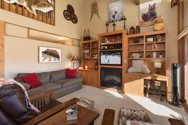 Tamarron Gambel Oak 739 - Summit Style - Durango Co - Colorado
