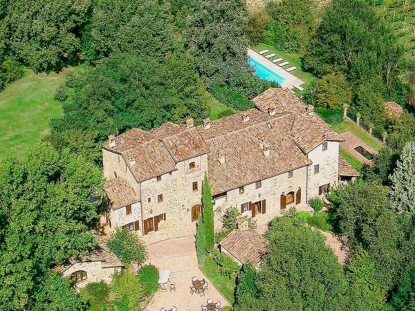 På billedet ses objektet Tower House in Umbria with Pool and Garden beliggende i byen Monte Castelli.