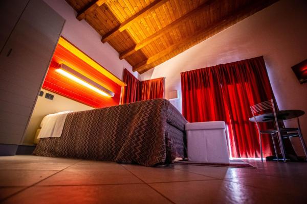 Na fotografii je vidět objekt Albavillage Rooms & Camping nacházející se ve městě Alba.