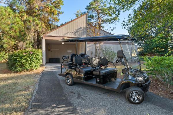 A la foto es mostra l'objecte Augusta Drive situat a la ciutat de Destin.