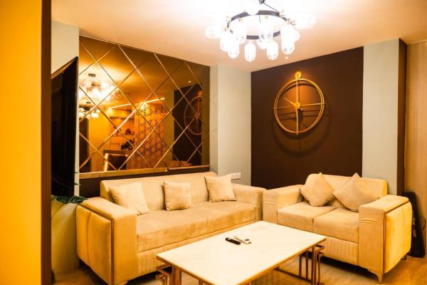 Na zdjęciu widoczny jest obiekt HOTEL SILKHOUSE PREMIER położony w mieście Dānāpur.