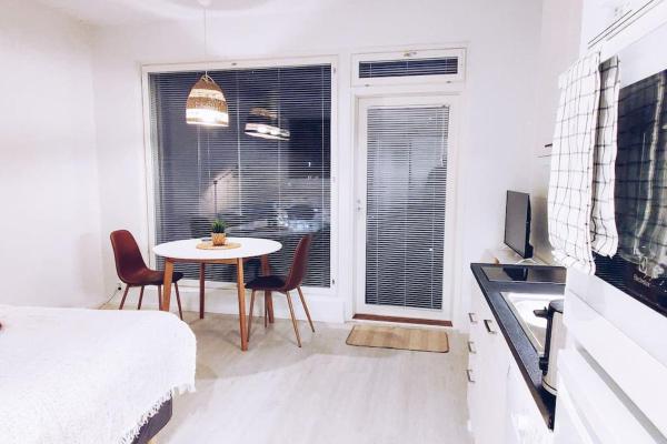 A la foto es mostra l'objecte New Studio Cherry near Helsinki airport in Kivistö situat a la ciutat de Vantaa.