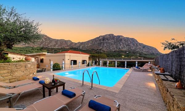 A la foto es mostra l'objecte Cretan Kera Villa Heated Pool situat a la ciutat de Kerá.