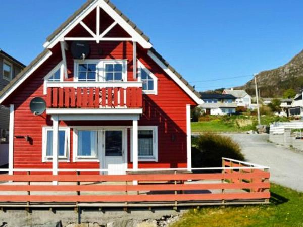 Na zdjęciu widoczny jest obiekt 4 person holiday home in MÅLØY-By Traum położony w mieście Blålia.