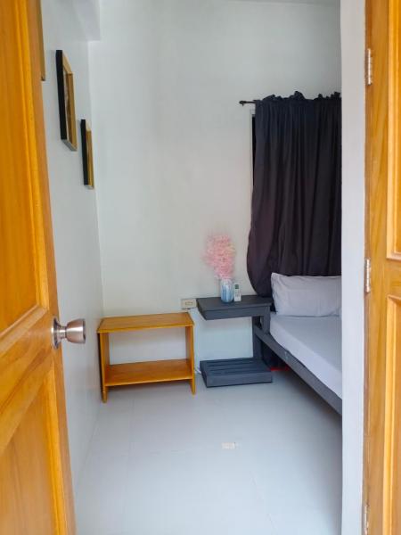 A la foto es mostra l'objecte Baby Lee's Tourist Inn situat a la ciutat de Coron.