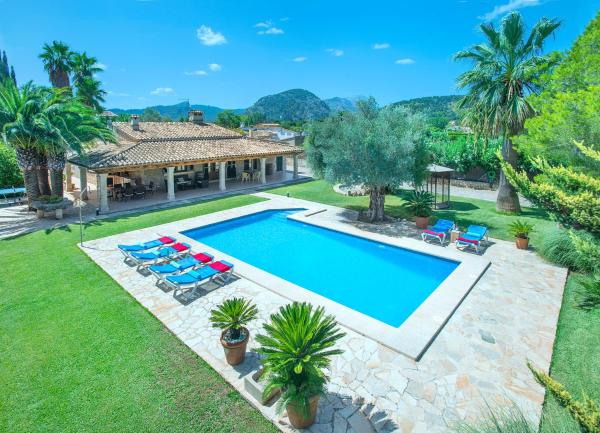Auf dem Foto ist das Objekt Owl Booking Villa Can Pou - Luxury Holidays in Royal Gardens in der Stadt Pollença zu sehen.