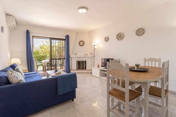 Na fotografii je vidět objekt Tropicana Townhouse, 2 bedroom nacházející se ve městě Nerja.