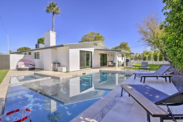 Auf dem Foto ist das Objekt Pool, Jacuzzi and Fire Pit Scottsdale Escape! in der Stadt Scottsdale zu sehen.