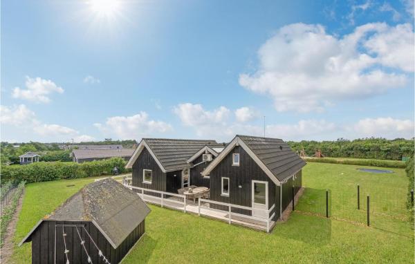 写真にはTarm市にあるBeach Front Home In Tarm With Saunaが写っています。