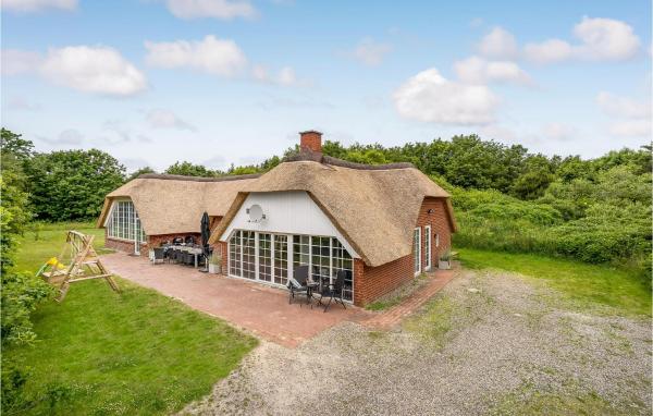 A la foto es mostra l'objecte 4 Bedroom Nice Home In Ulfborg situat a la ciutat de Øhuse.