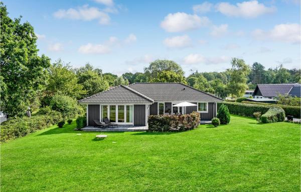 A la foto es mostra l'objecte Holiday Home Solovej Ebeltoft Xi situat a la ciutat de Ebeltoft.