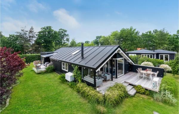 På billedet ses objektet Lovely Home In Odder With Kitchen beliggende i byen Odder.