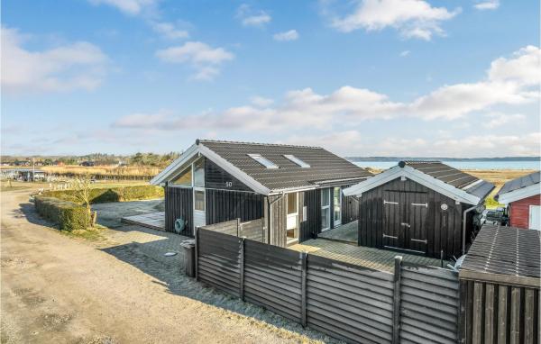 Na fotografii je vidět objekt Cozy Home In Fredericia nacházející se ve městě Fredericia.