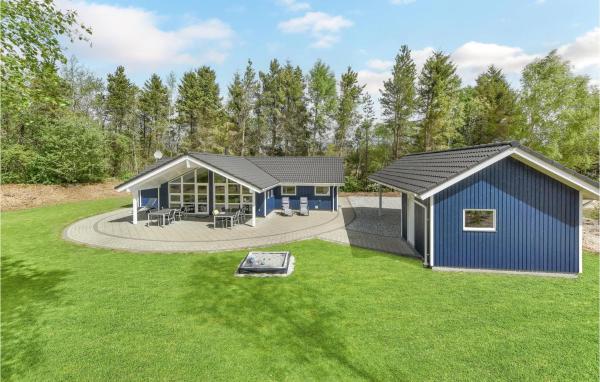 Na fotografii je vidět objekt Holiday Home Hybenvangen Oksbøl Denm nacházející se ve městě Oksbøl.