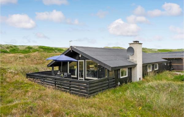 A la foto es mostra l'objecte 3 Bedroom Cozy Home In Hvide Sande situat a la ciutat de Bjerregård.
