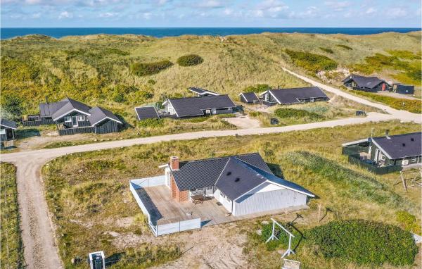 A la foto es mostra l'objecte Holiday Home Julianevej Hvide Sande X situat a la ciutat de Bjerregård.
