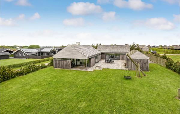 Op de foto is het object Holiday Home Flovt Havevej te zien, gelegen in de stad Flovt.