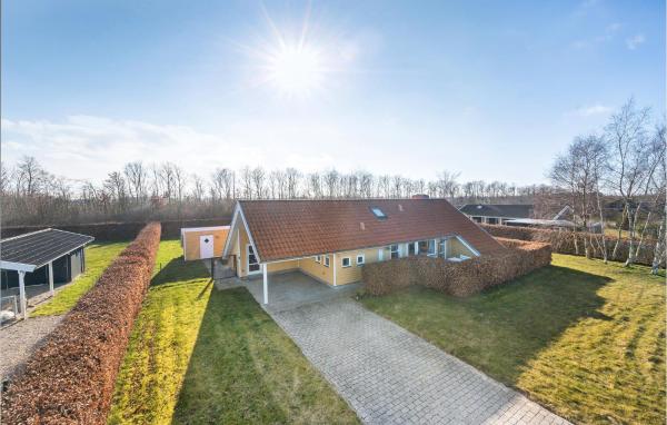 A la foto es mostra l'objecte Nice Home In Otterup With Kitchen situat a la ciutat de Otterup.