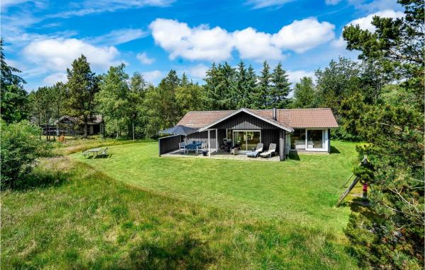 A la foto es mostra l'objecte Holiday Home Toftevej Blåvand Iv situat a la ciutat de Ho.