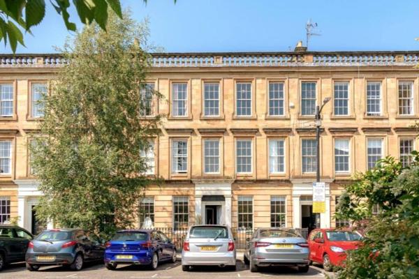Lovely 2 Bedroom Garden Flat in trendy West End, Glasgow