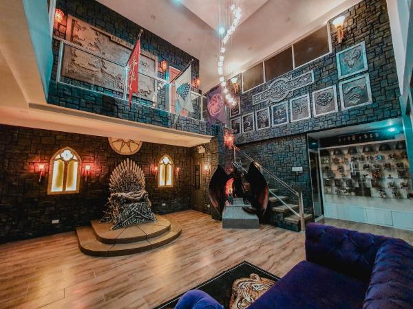 The photo shows the Winterfell Cafe and Private Resort located in the city of Granada.